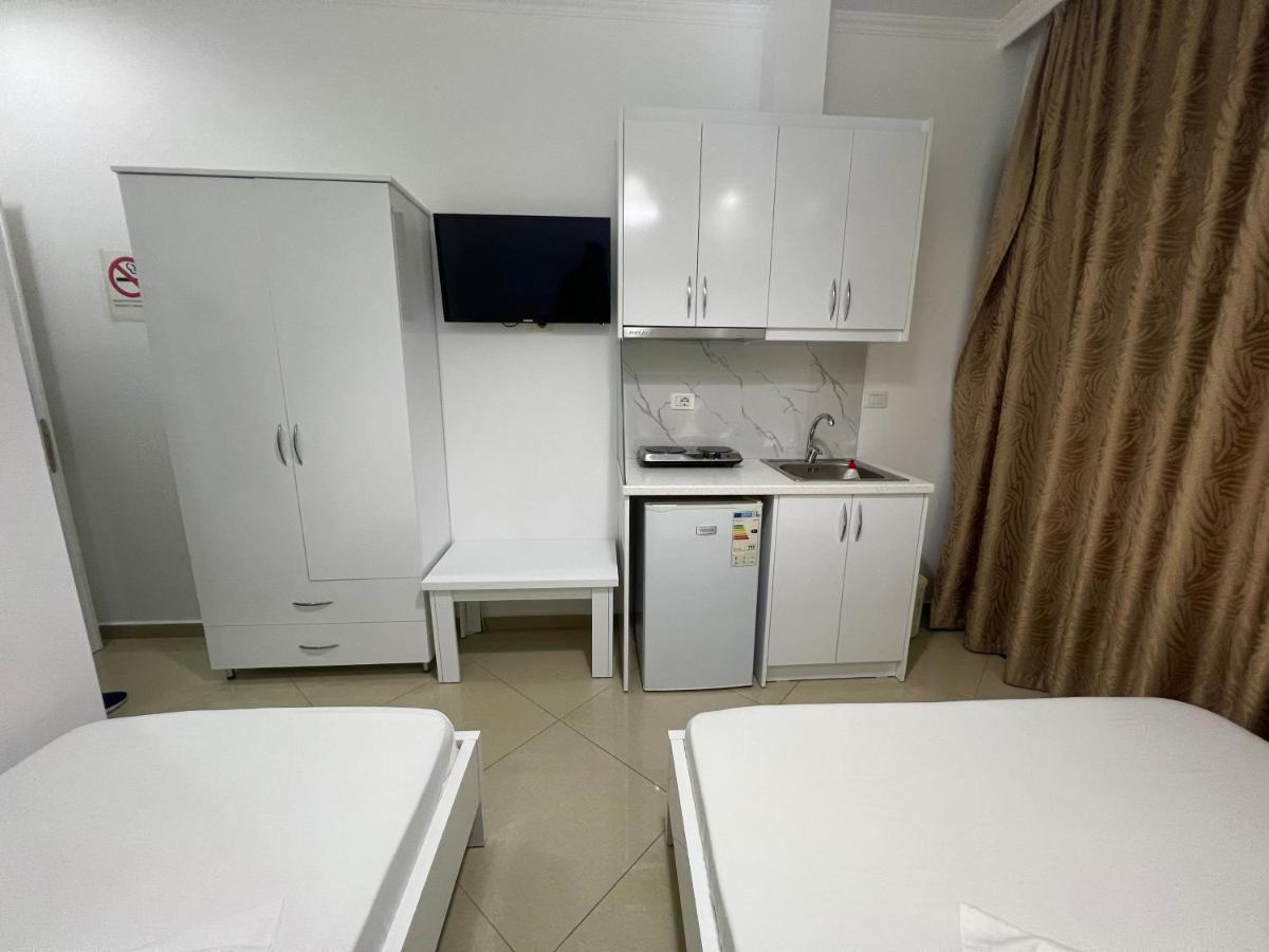 Seaside Rooms & Apartments Sarande Exterior photo