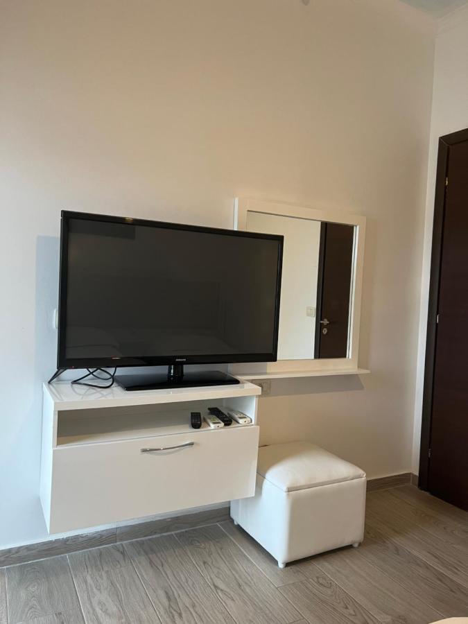 Seaside Rooms & Apartments Sarande Exterior photo